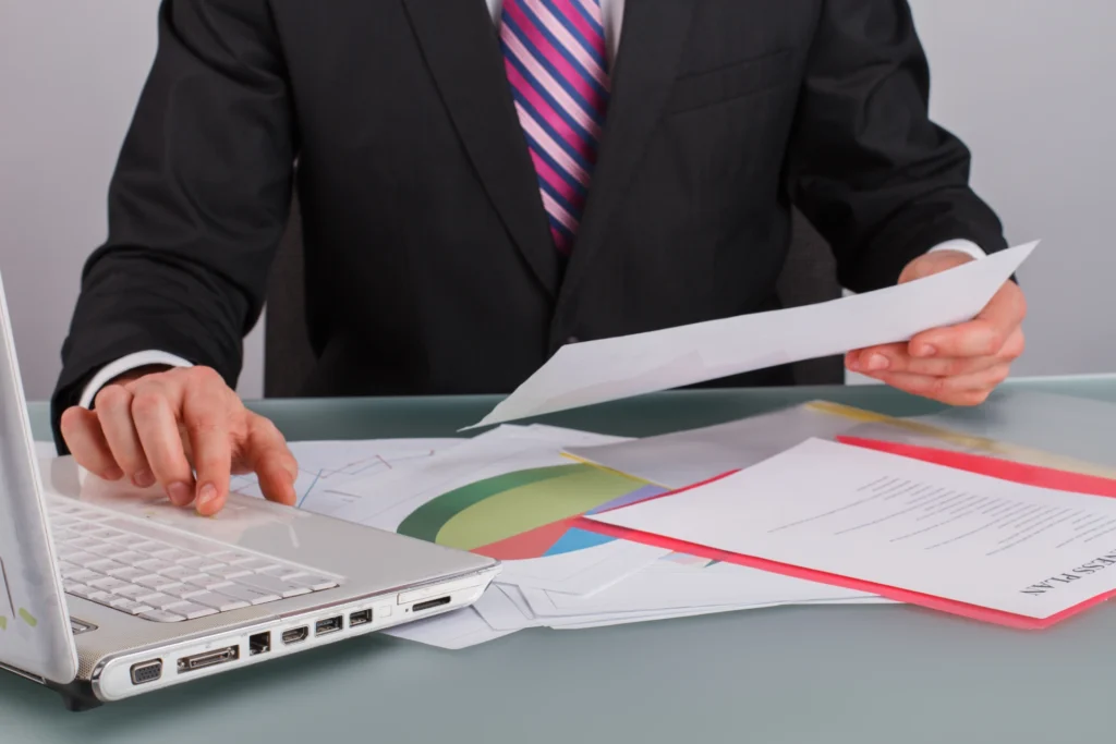 gestion patrimoniale, family office, fiscalité internationale, planification successorale, fiducie, holding, droit fiscal, optimisation fiscale, litige fiscal, ARC, IRS, actifs familiaux, transmission de patrimoine, confidentialité, gouvernance familiale, Canada, États-Unis, structuration juridique, capital-investissement, protection des actifs